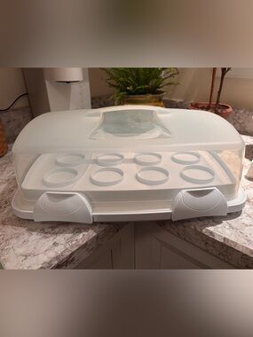 Wilton 3 in 1 Sheet Cake/Regular Cupcake/Mini Cupcake Holder